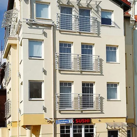 Yellow House Lodging Apartmán *